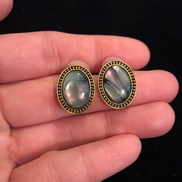 Elegant Gold Oval Earrings With Shimmering Paint Design - Picture 2 of 5